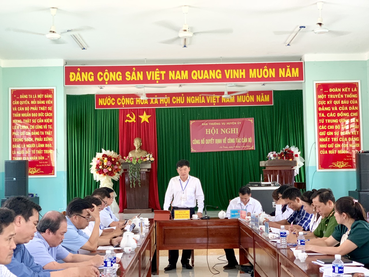 Ảnh: Đ/c Trịnh Xuân Long – Chủ tịch UBND huyện phát biểu tại buổi làm việc